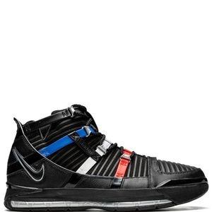 Nike
LeBron 3